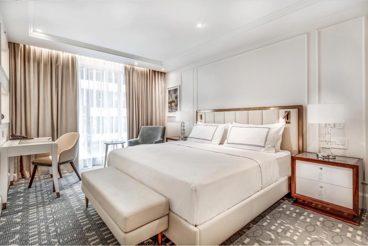 Azur Legacy Collection Hotel Vancouver Bagian luar foto