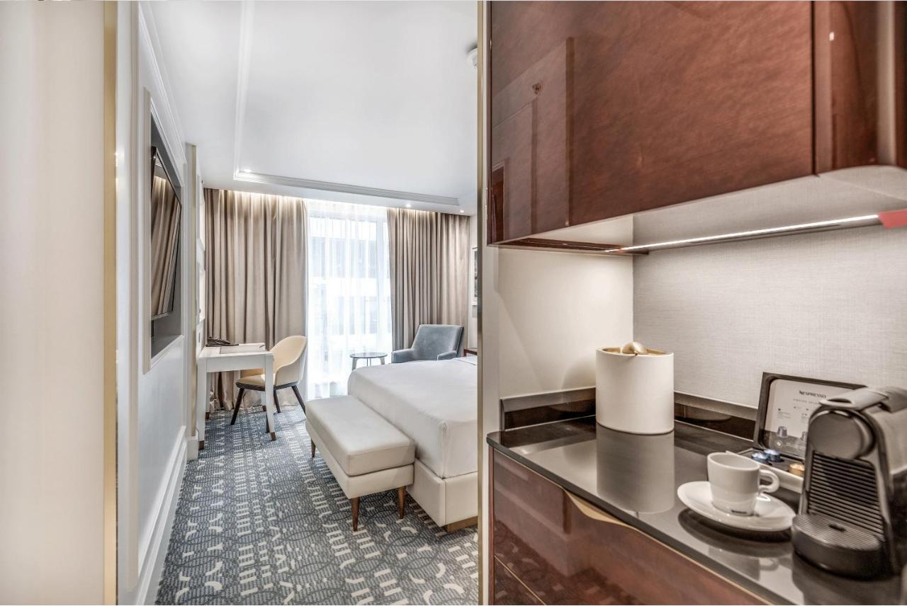 Azur Legacy Collection Hotel Vancouver Bagian luar foto