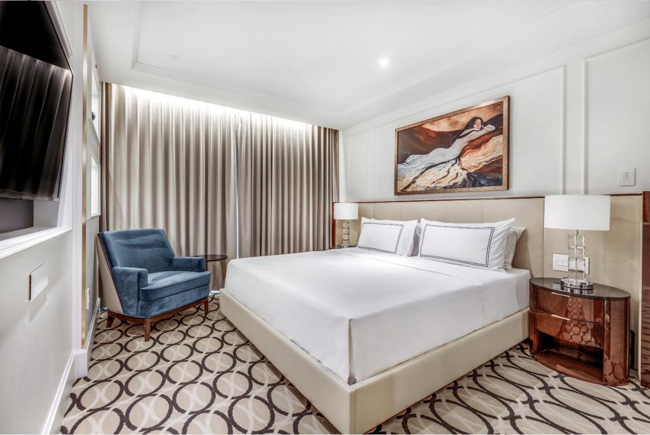 Azur Legacy Collection Hotel Vancouver Bagian luar foto