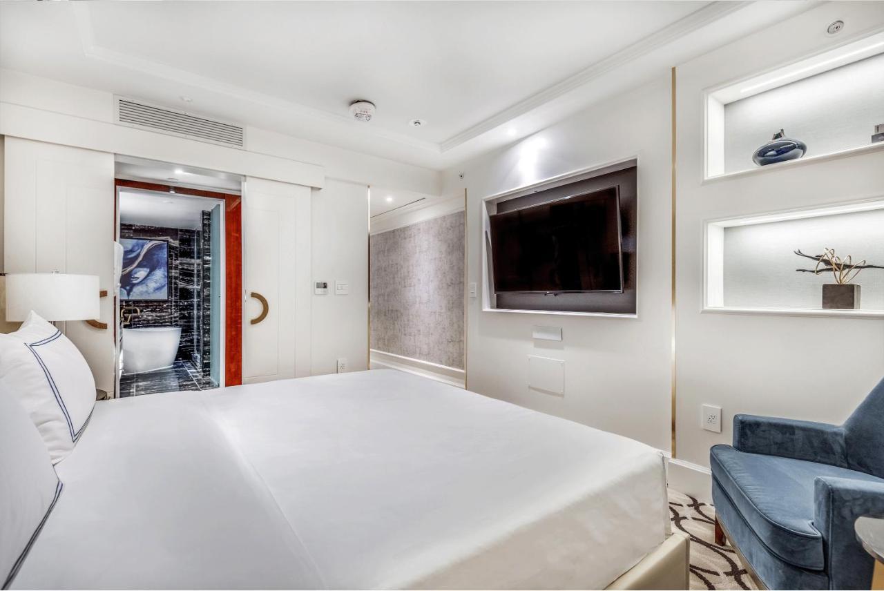 Azur Legacy Collection Hotel Vancouver Bagian luar foto