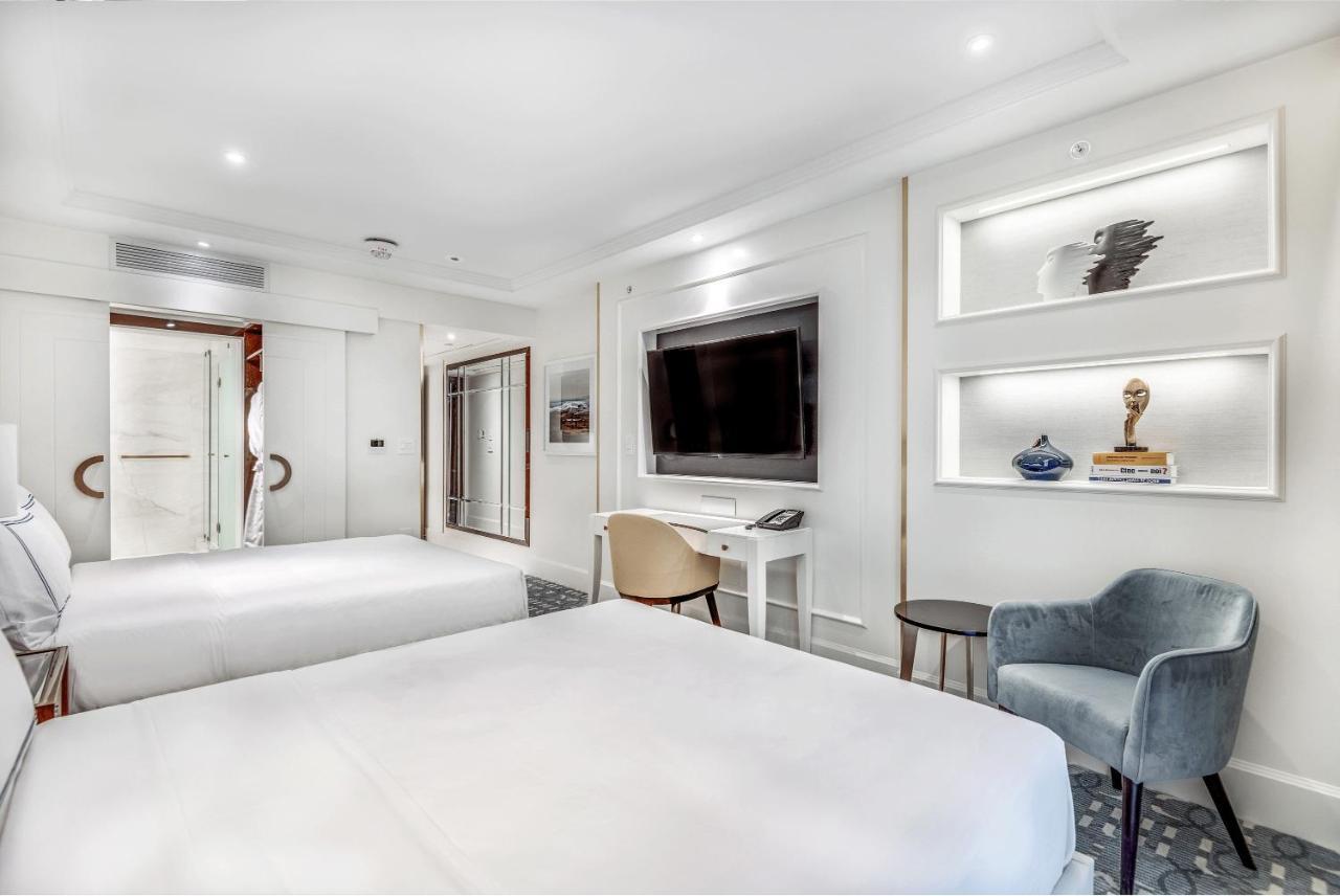 Azur Legacy Collection Hotel Vancouver Bagian luar foto