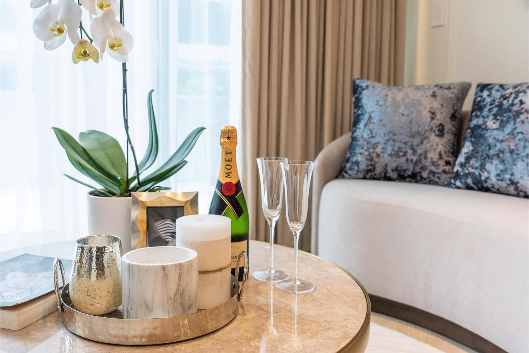 Azur Legacy Collection Hotel Vancouver Bagian luar foto