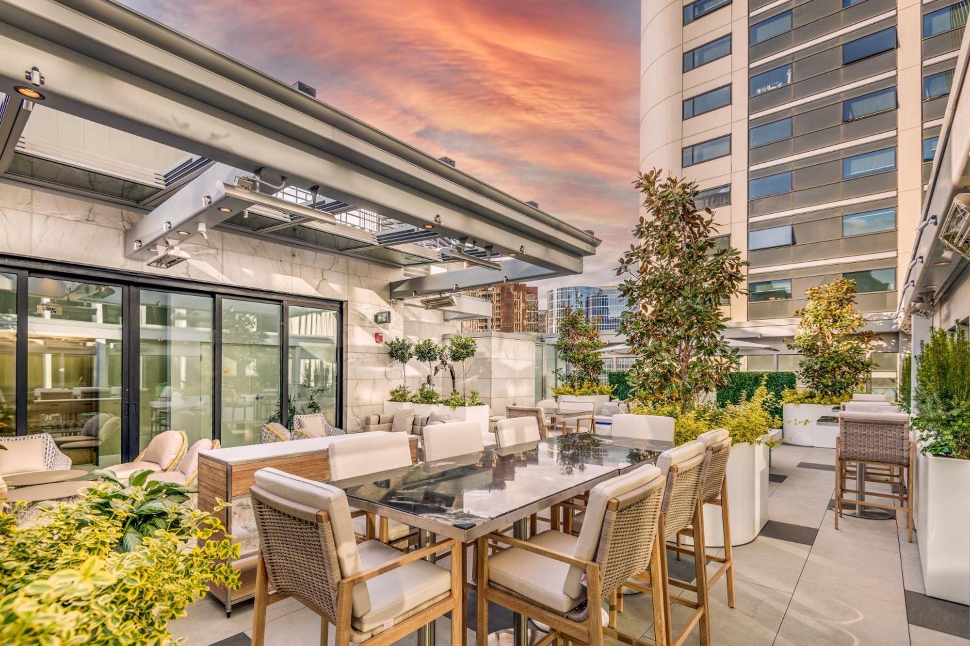 Azur Legacy Collection Hotel Vancouver Bagian luar foto