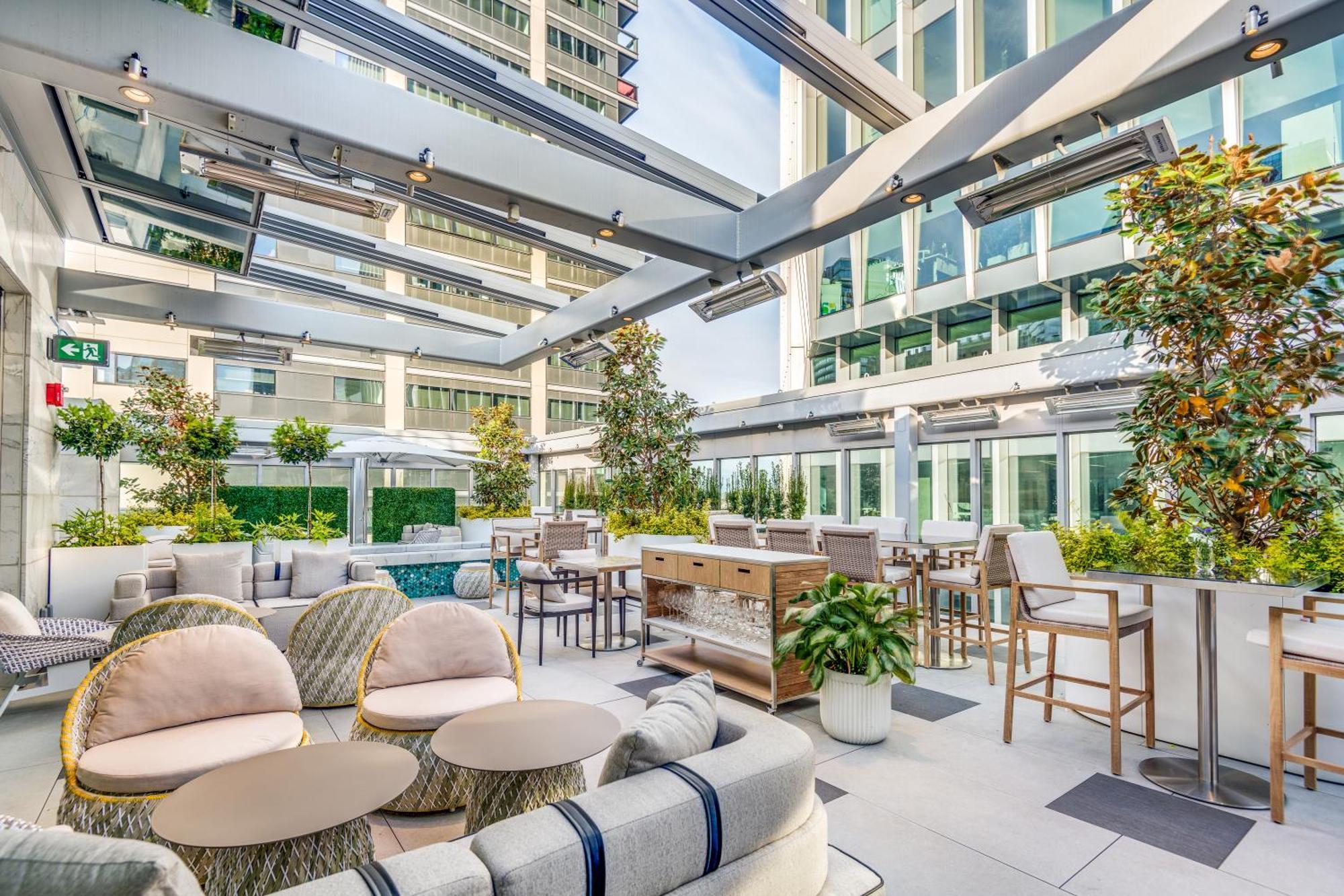 Azur Legacy Collection Hotel Vancouver Bagian luar foto