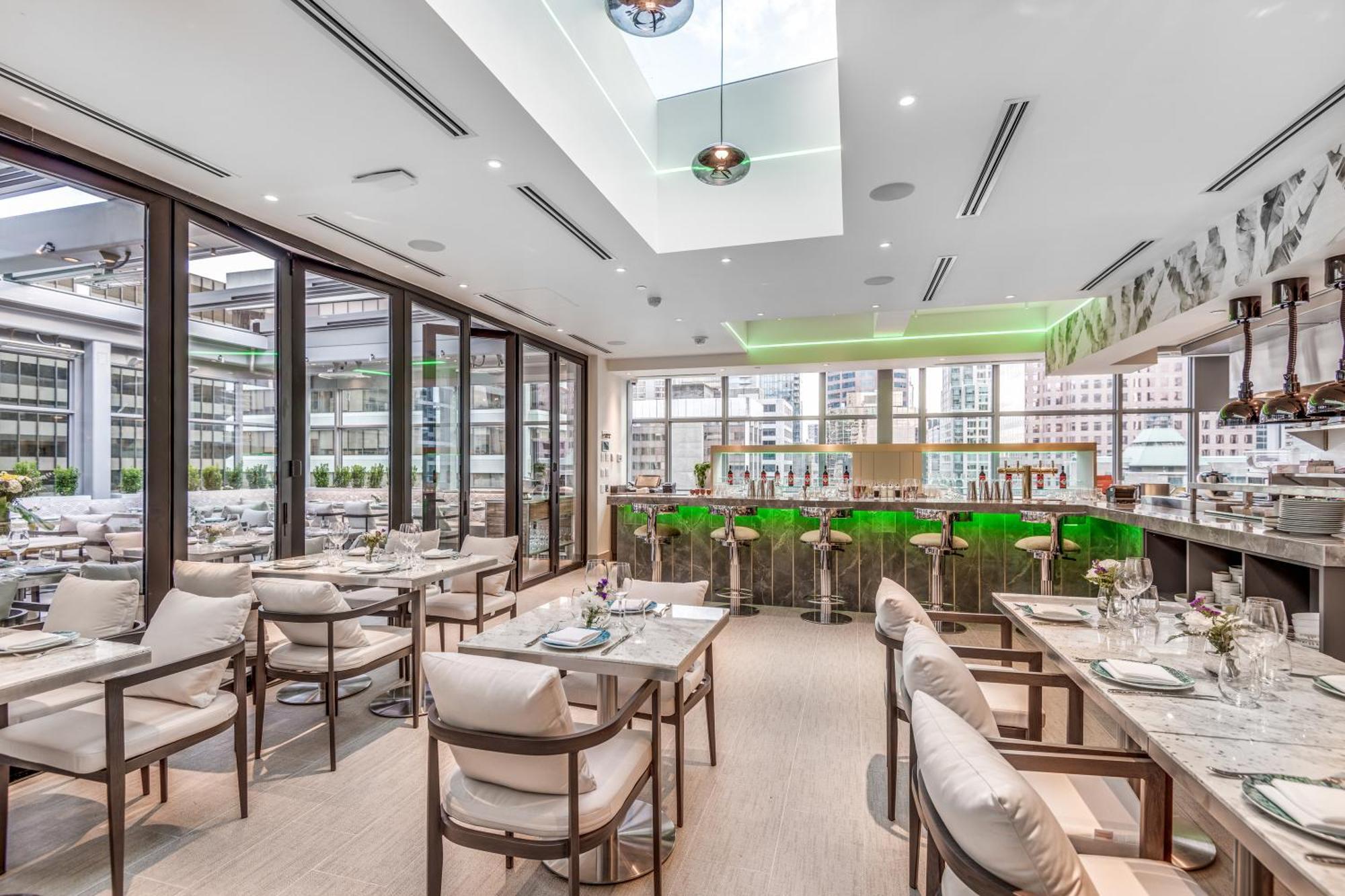 Azur Legacy Collection Hotel Vancouver Bagian luar foto