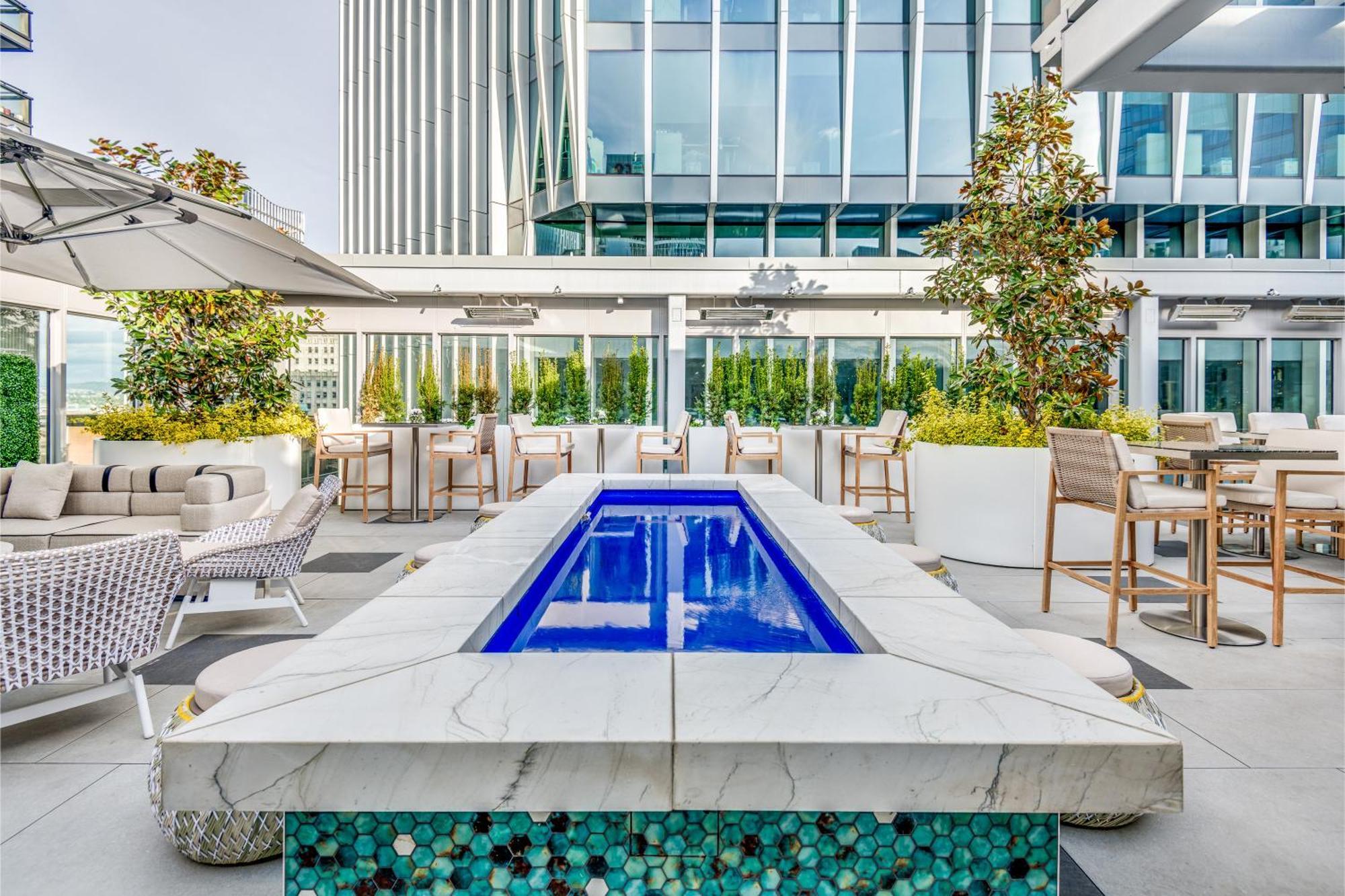 Azur Legacy Collection Hotel Vancouver Bagian luar foto